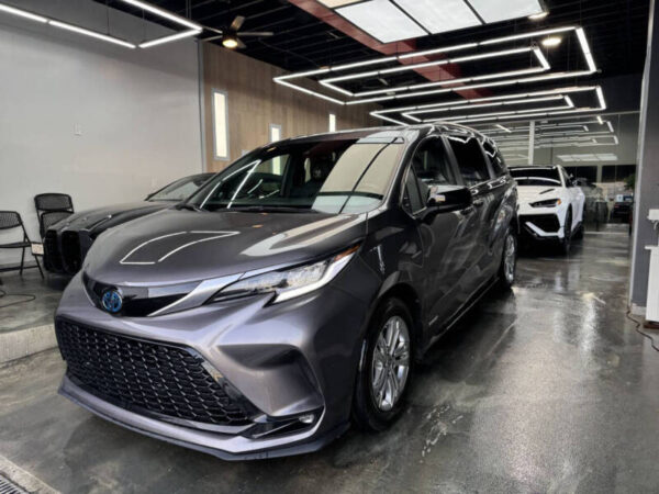 2021 Toyota Sienna AWD XSE  7-Passenger 4dr Mini-Van