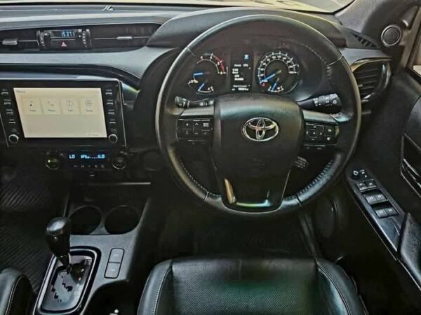 2021 Toyota hilux 2.8 GD-6 LEGEND - Image 8